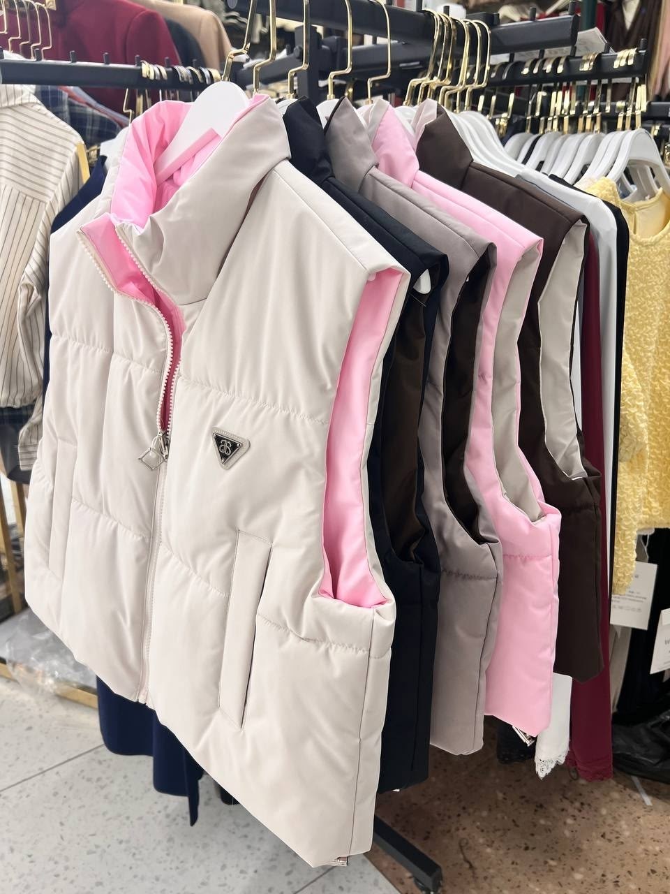 жилетка женская,жилетка,стильная жилетка,жилетка укороченная,демисезонная жилетка