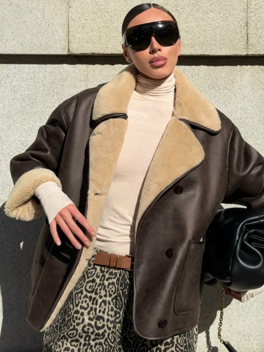 дубленка авиатор,дубленка,shearling jacket outfit,кожаная куртка,caroline daur в дублёнки