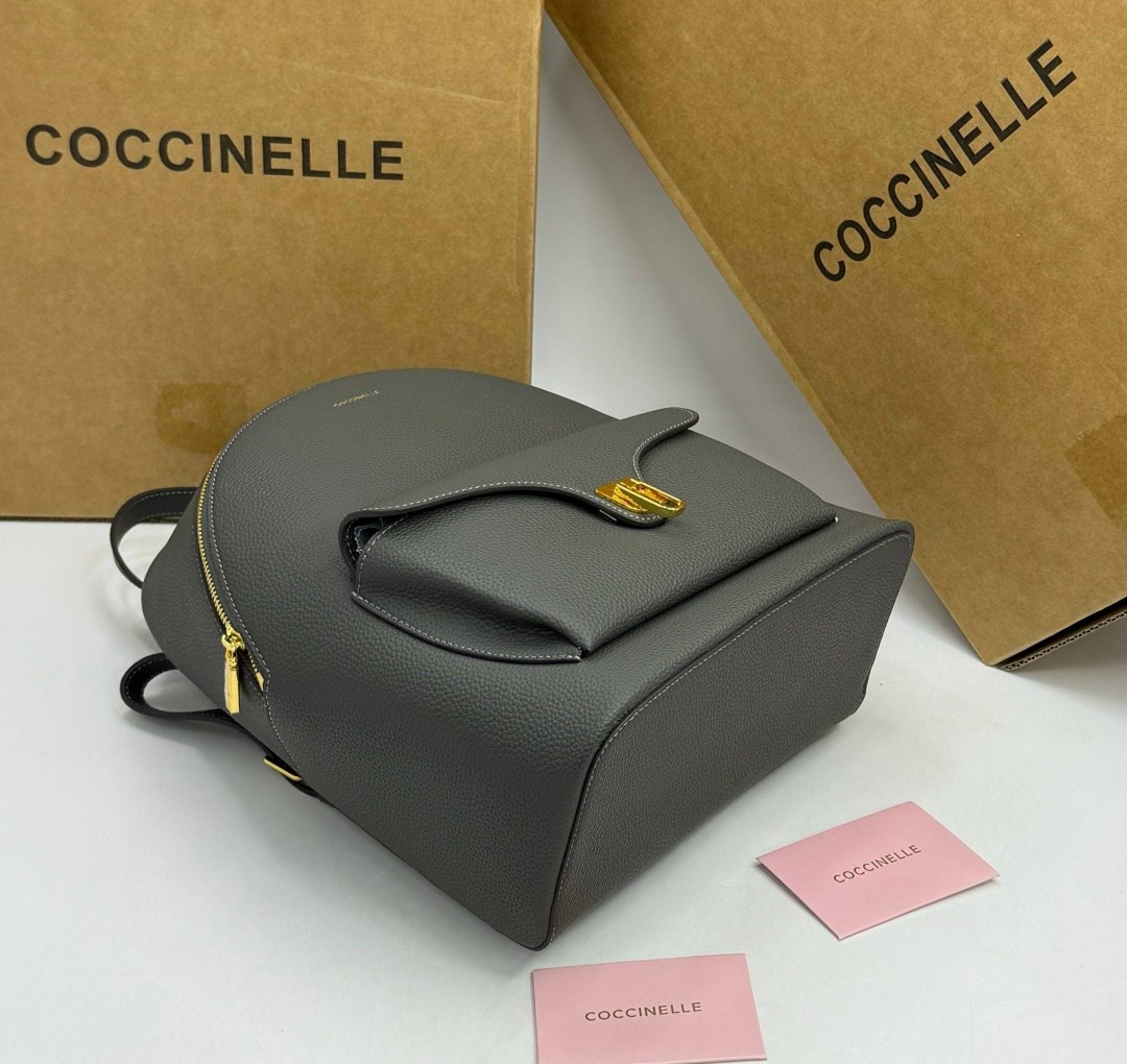 рюкзак coccinelle,coccinelle кожаный рюкзак,coccinelle clementine рюкзак,черные женские рюкзаки премиум класса coccinelle,рюкзак coccinelle рюкзак