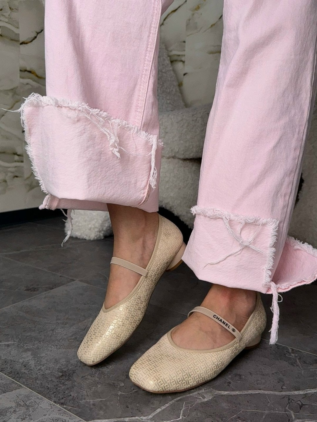 розовые брюки,туфли модные,балетки с ремешками,женская обувь,повседневная обувь