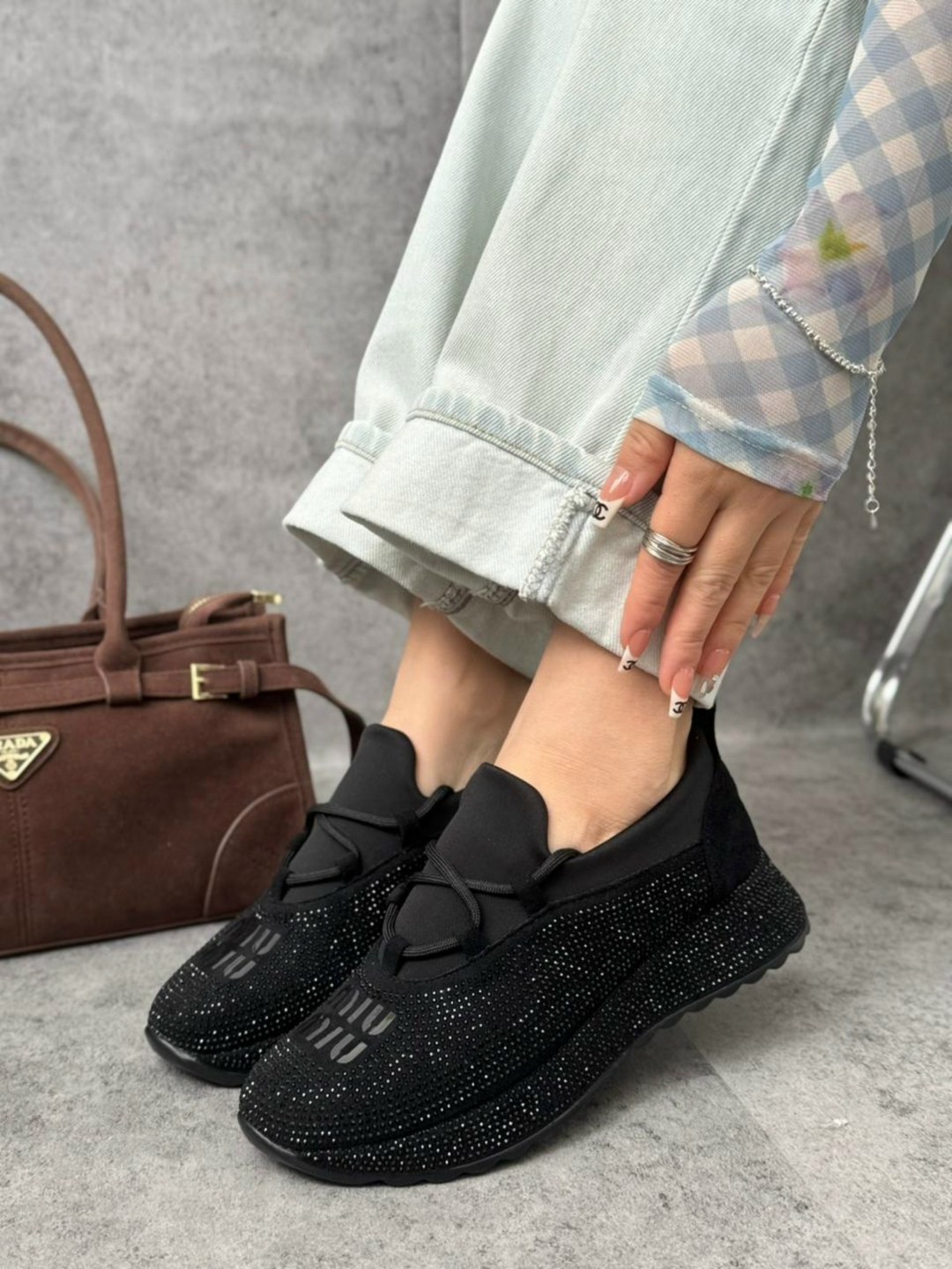 ,женские кроссовки,кроссовки модные,женская ,кроссовки со стразами