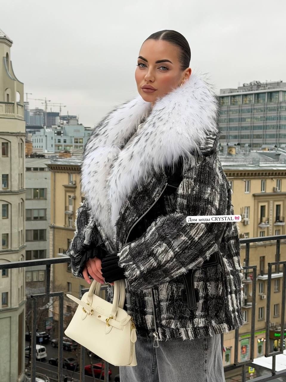 пуховики с мехом,модная женская куртка,джинсовая куртка с мехом песца yana kraft brand,пуховики с натуральным мехом,короткая куртка