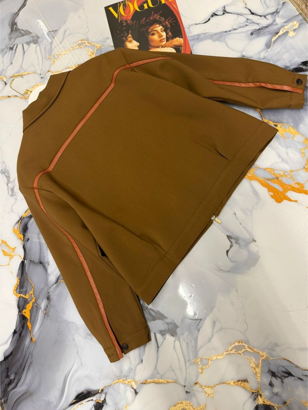 куртка burberry,куртка бомбер,куртка,коричневая куртка,короткая куртка