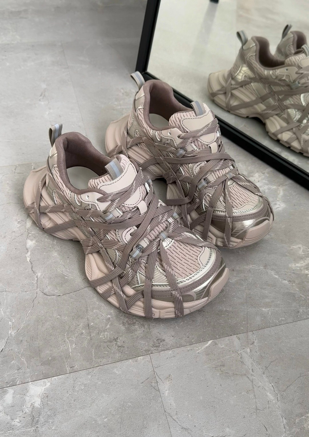 кроссовки 3xl extreme lace массивные на шнуровке balenciaga,balenciaga кроссовки женские,кроссовки balenciaga,баленсиага кроссовки черные track,кроссовки balenciaga 3 xl