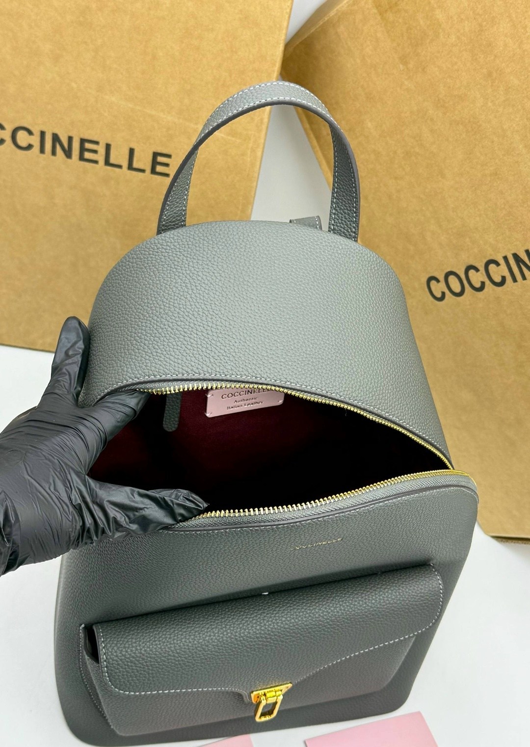 рюкзак coccinelle,coccinelle кожаный рюкзак,coccinelle clementine рюкзак,черные женские рюкзаки премиум класса coccinelle,рюкзак coccinelle рюкзак