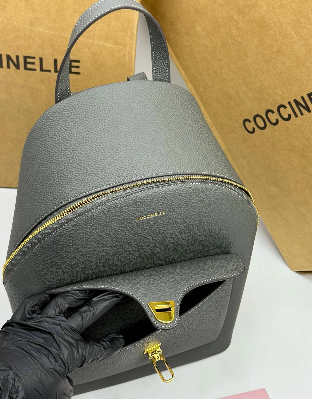 рюкзак coccinelle,coccinelle кожаный рюкзак,coccinelle clementine рюкзак,черные женские рюкзаки премиум класса coccinelle,рюкзак coccinelle рюкзак