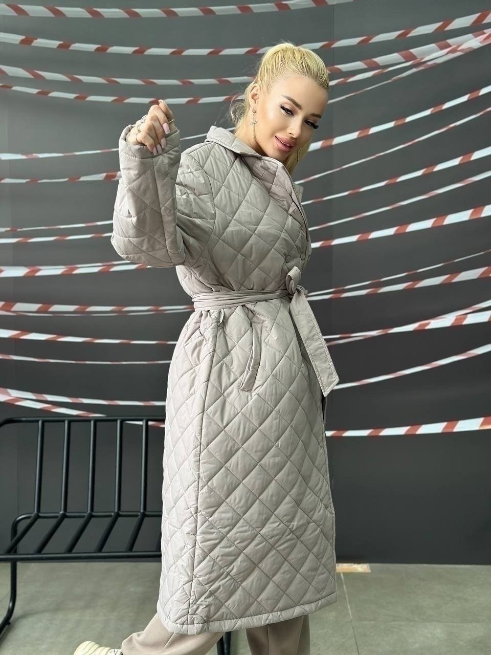 стёганое пальто женское бежевое,женское пальто стеганое,стеганое пальто бежевое,пальто женское демисезонное стеганое прямое с поясом,стеганое пальто