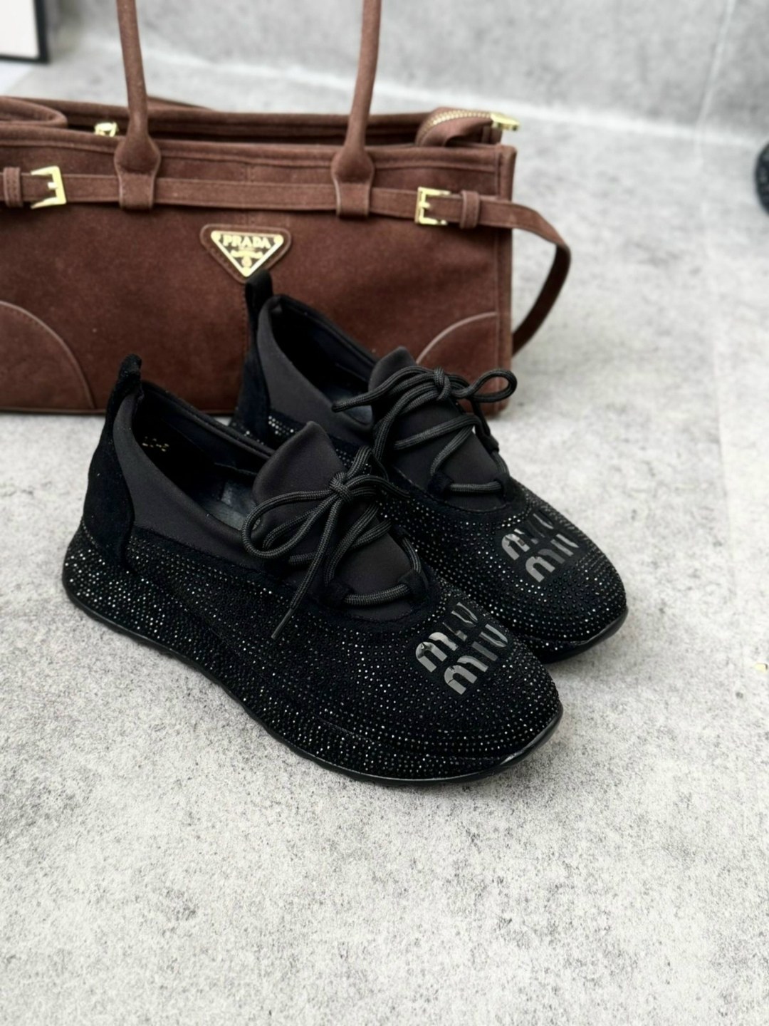 ,женские кроссовки,кроссовки модные,женская ,кроссовки со стразами