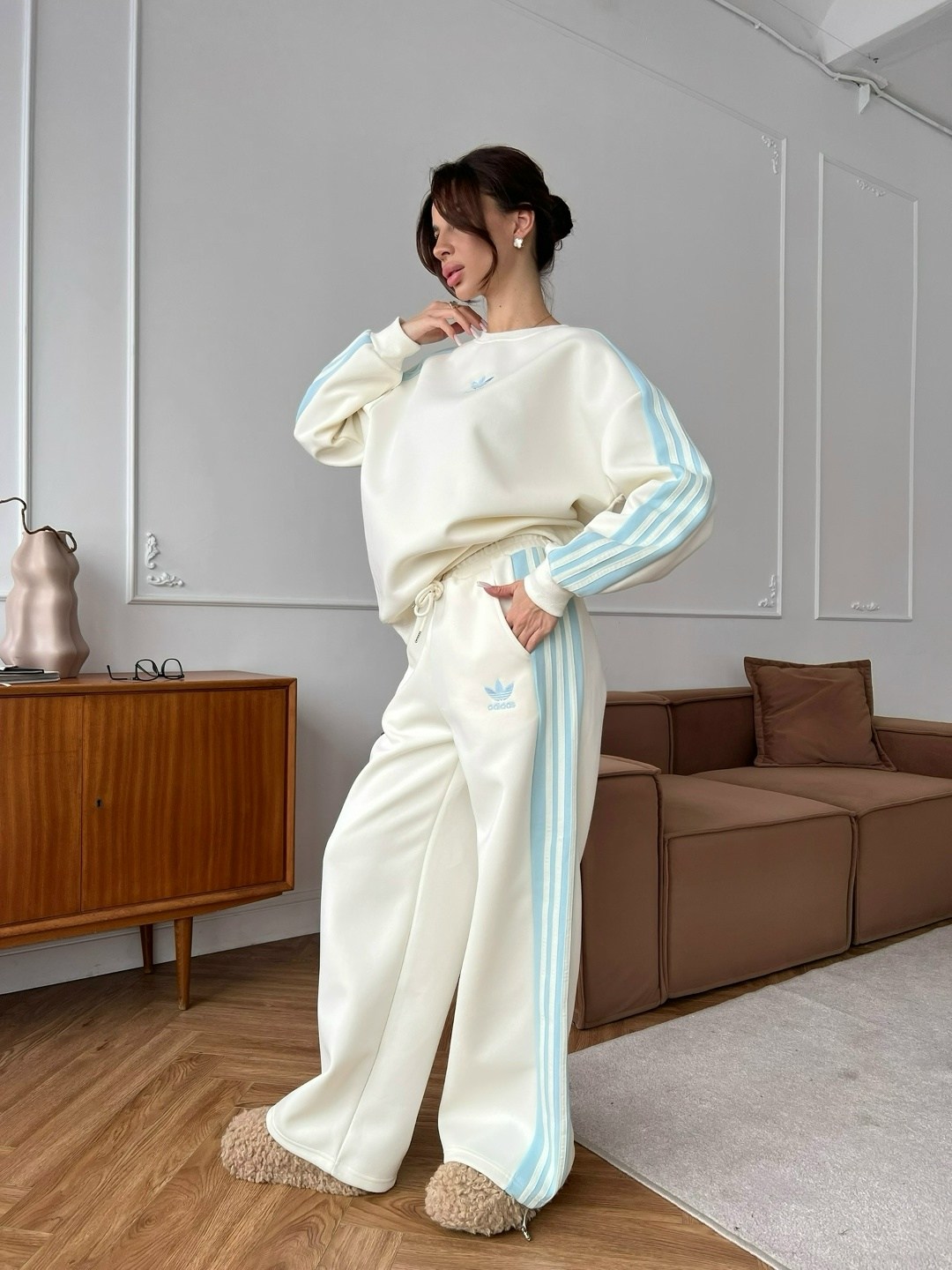 женский спортивный костюм,спортивный костюм,стильные спортивные костюмы,женский костюм,комплект одежды adidas sportswear