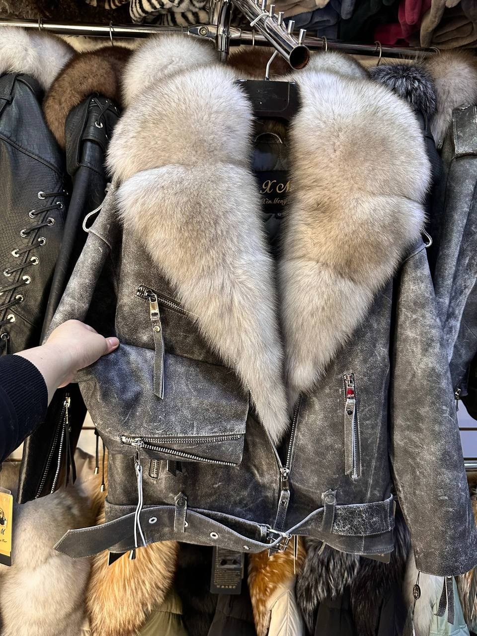 косуха с мехом,кожаная куртка с мехом,куртка с мехом,куртка кожаная с мехом песца,куртка с натуральный мехом