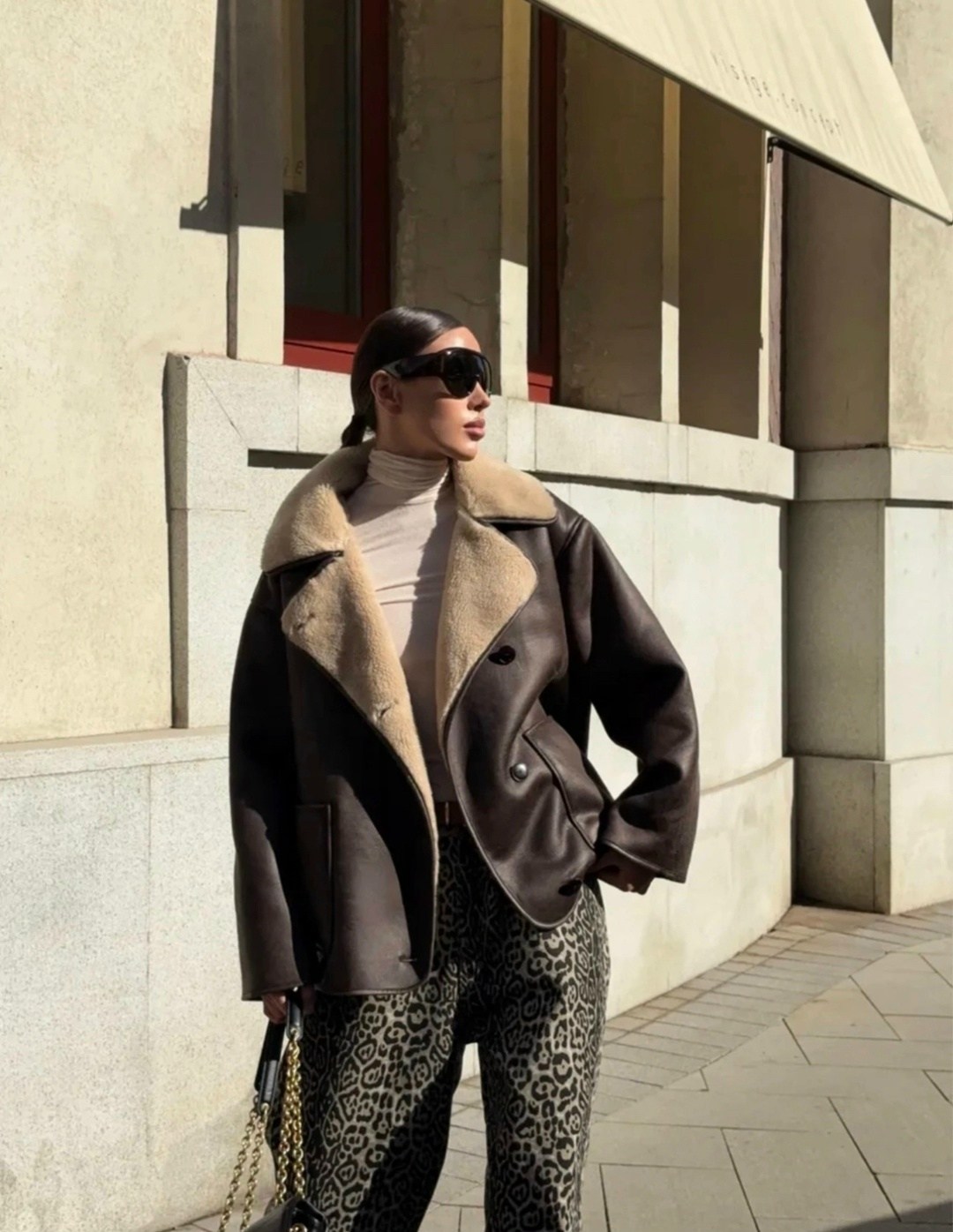 дубленка авиатор,дубленка,shearling jacket outfit,кожаная куртка,caroline daur в дублёнки