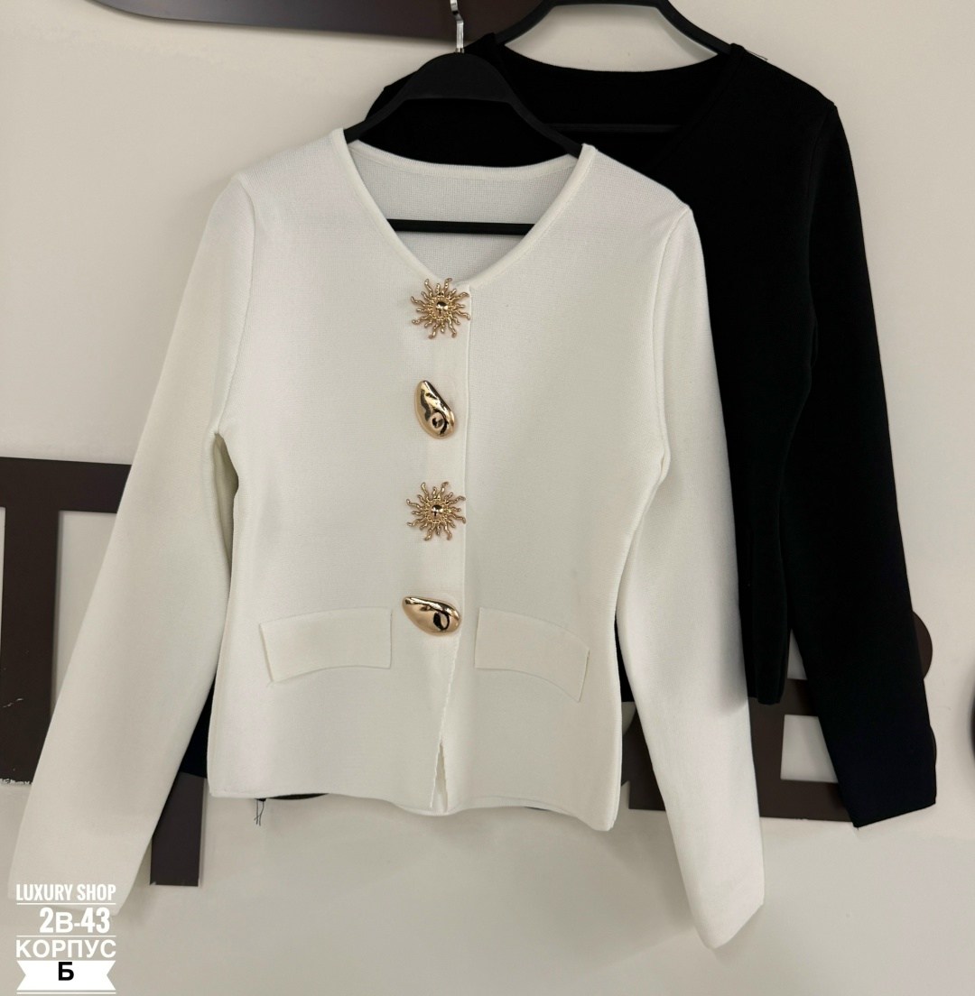 женский кардиган с большими золотыми пуговицами,кардиган на пуговицах,кофта женская,женский кардиган,модные свитера