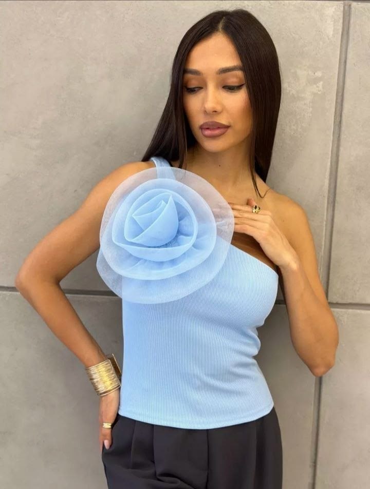 топ женский,шикарная одежда,объемные цветы,топ с цветами