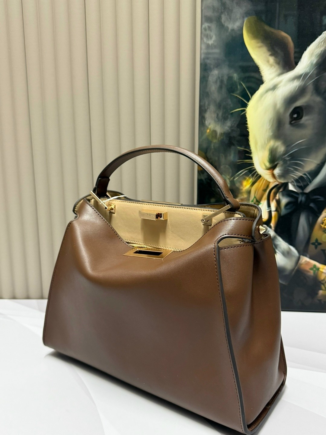 сумка fendi,сумка fendi peekaboo,сумка фенди,бежевая сумка fendi peekaboo,женская сумка fendi