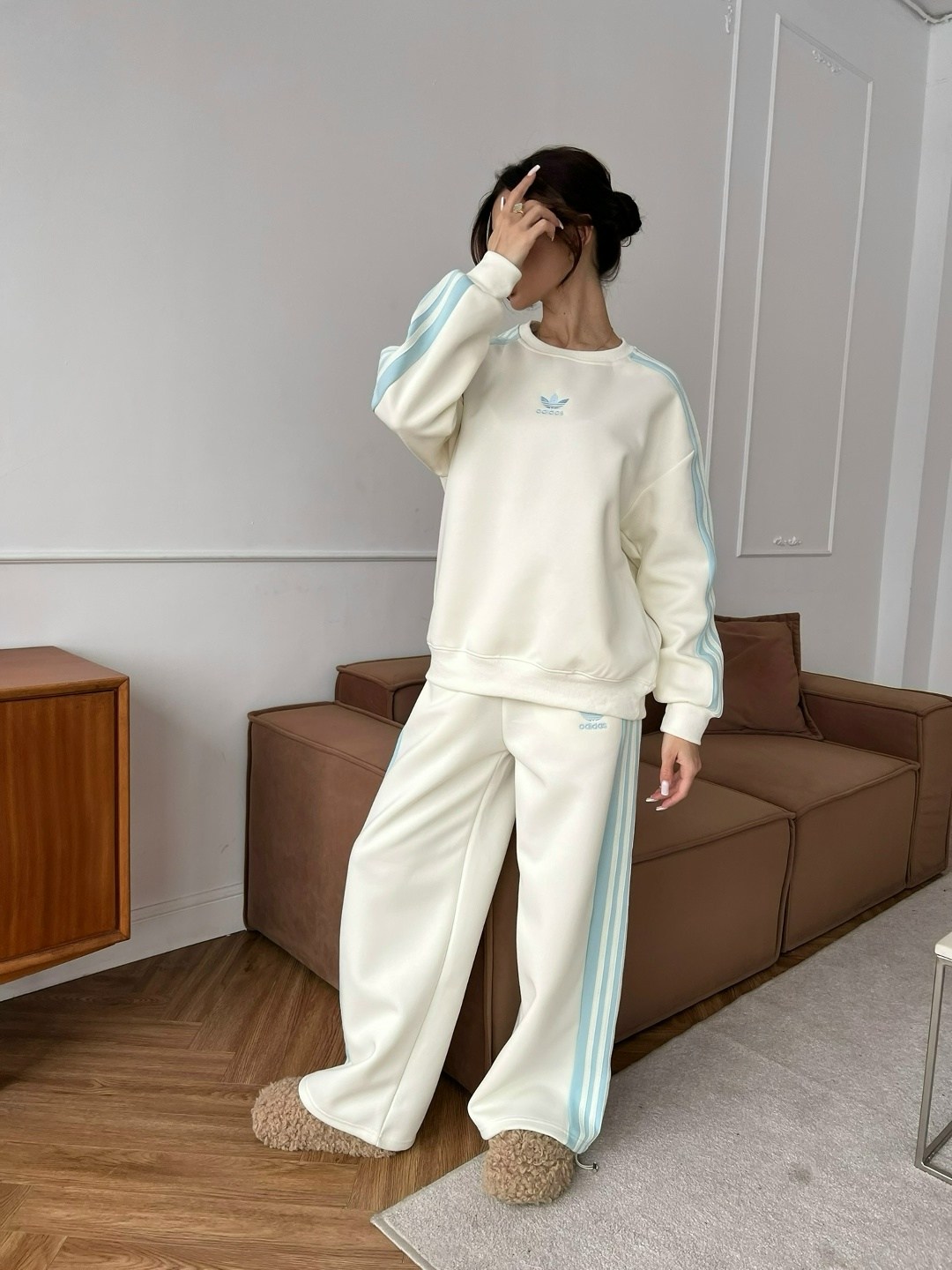 женский спортивный костюм,спортивный костюм,стильные спортивные костюмы,женский костюм,комплект одежды adidas sportswear