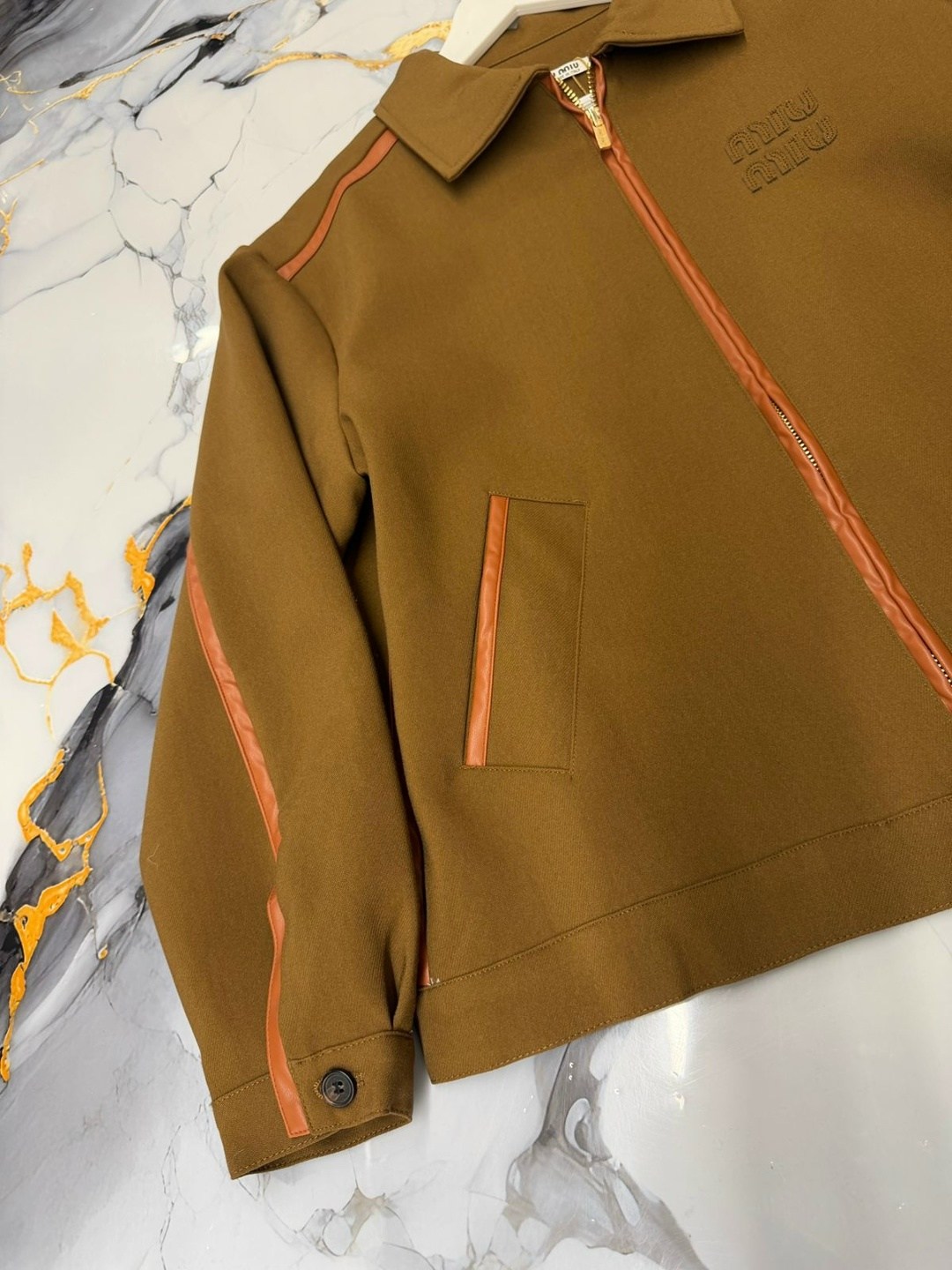 куртка burberry,куртка бомбер,куртка,коричневая куртка,короткая куртка