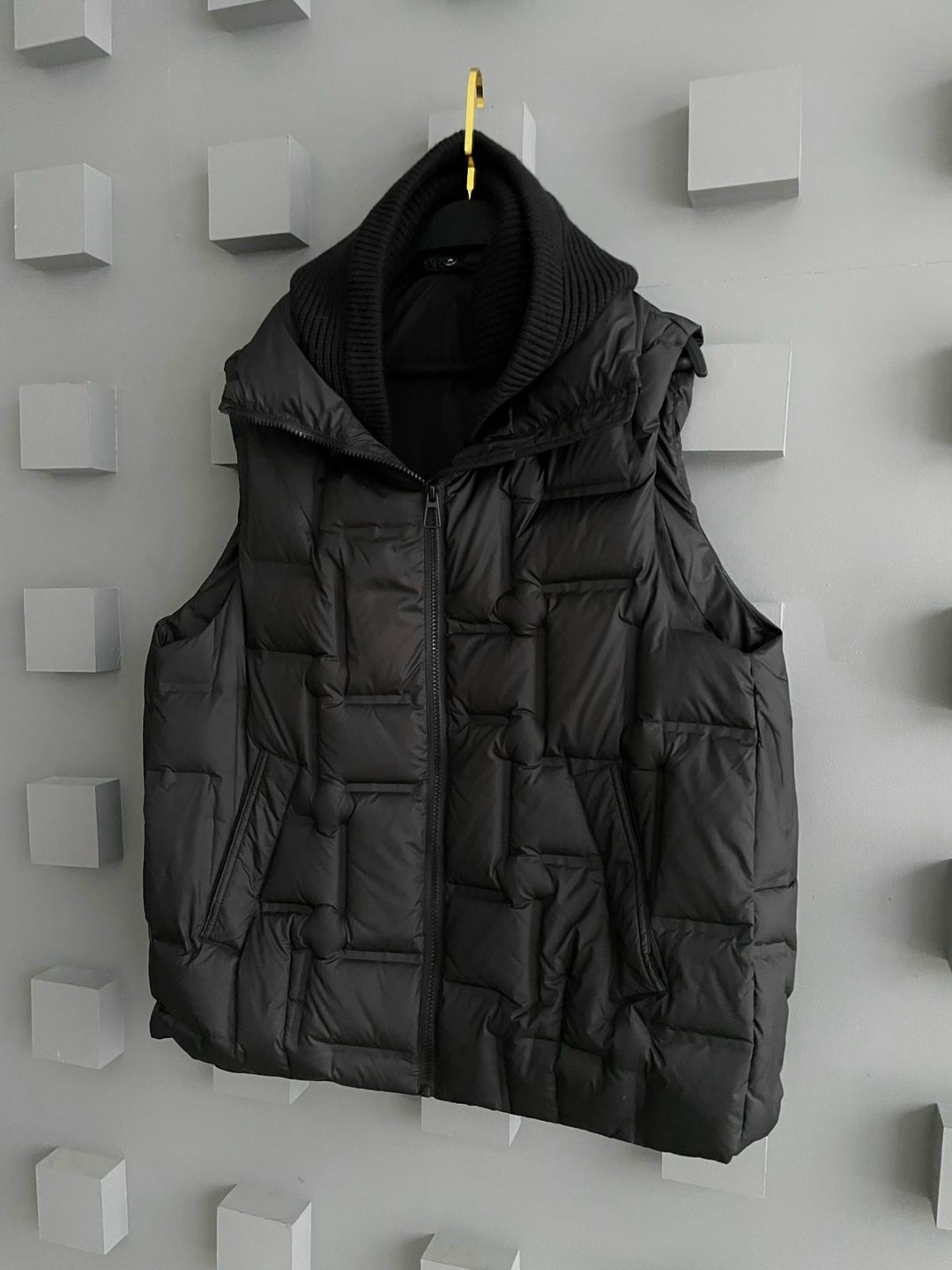 жилетка женская,жилет утепленная,жилетка с капюшоном,жилет женский,жилет с капюшоном