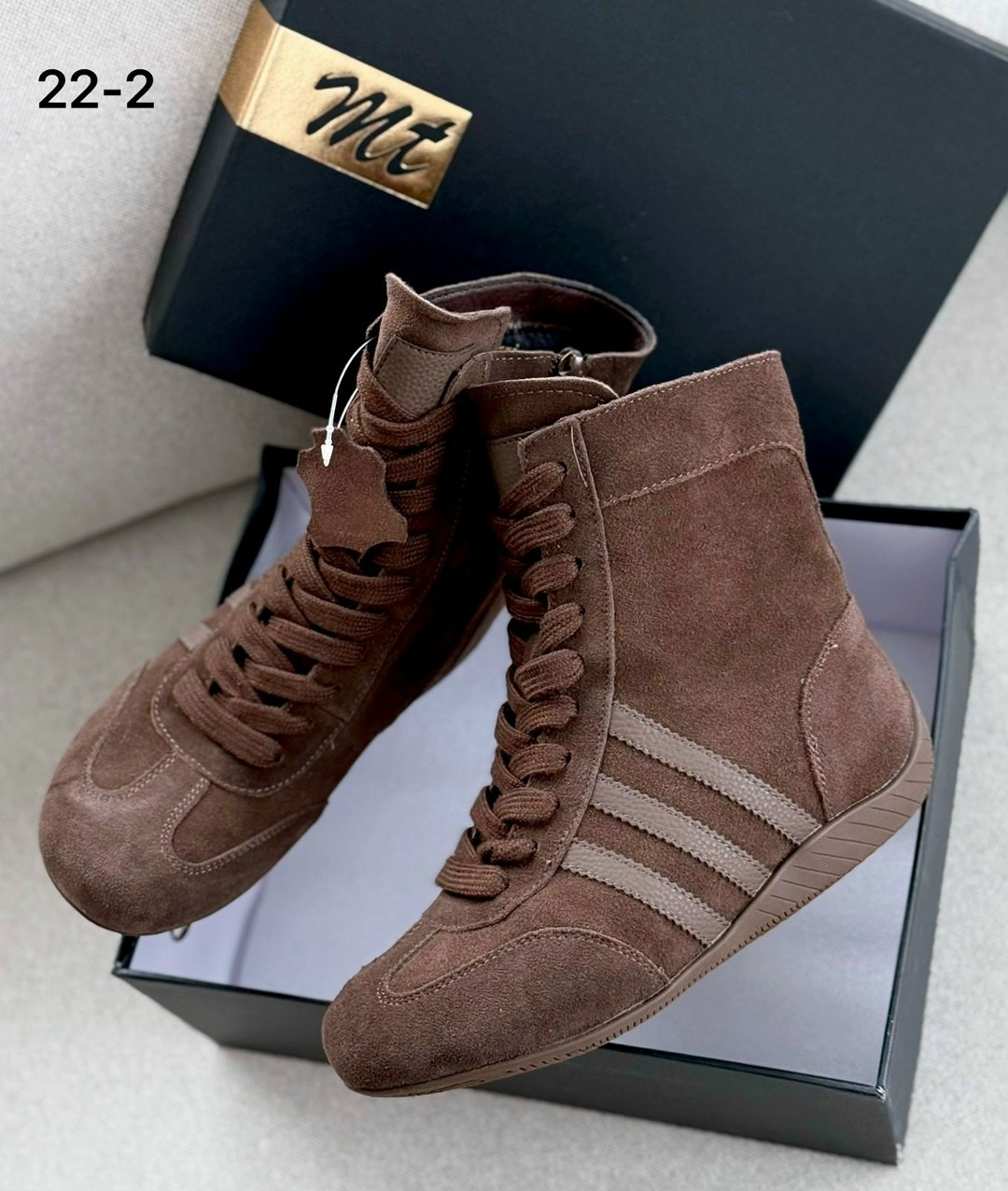 ,адидас сникерсы,замшевые кроссовки,зимние кроссовки adidas,женская