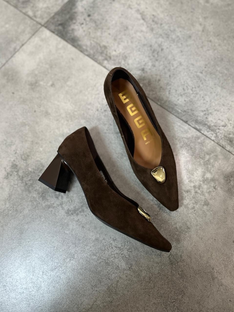модные туфли на высоком каблуке miu miu,женские коричневые замшевые туфли miu miu,туфли miu miu,женские черные замшевые туфли miu miu,