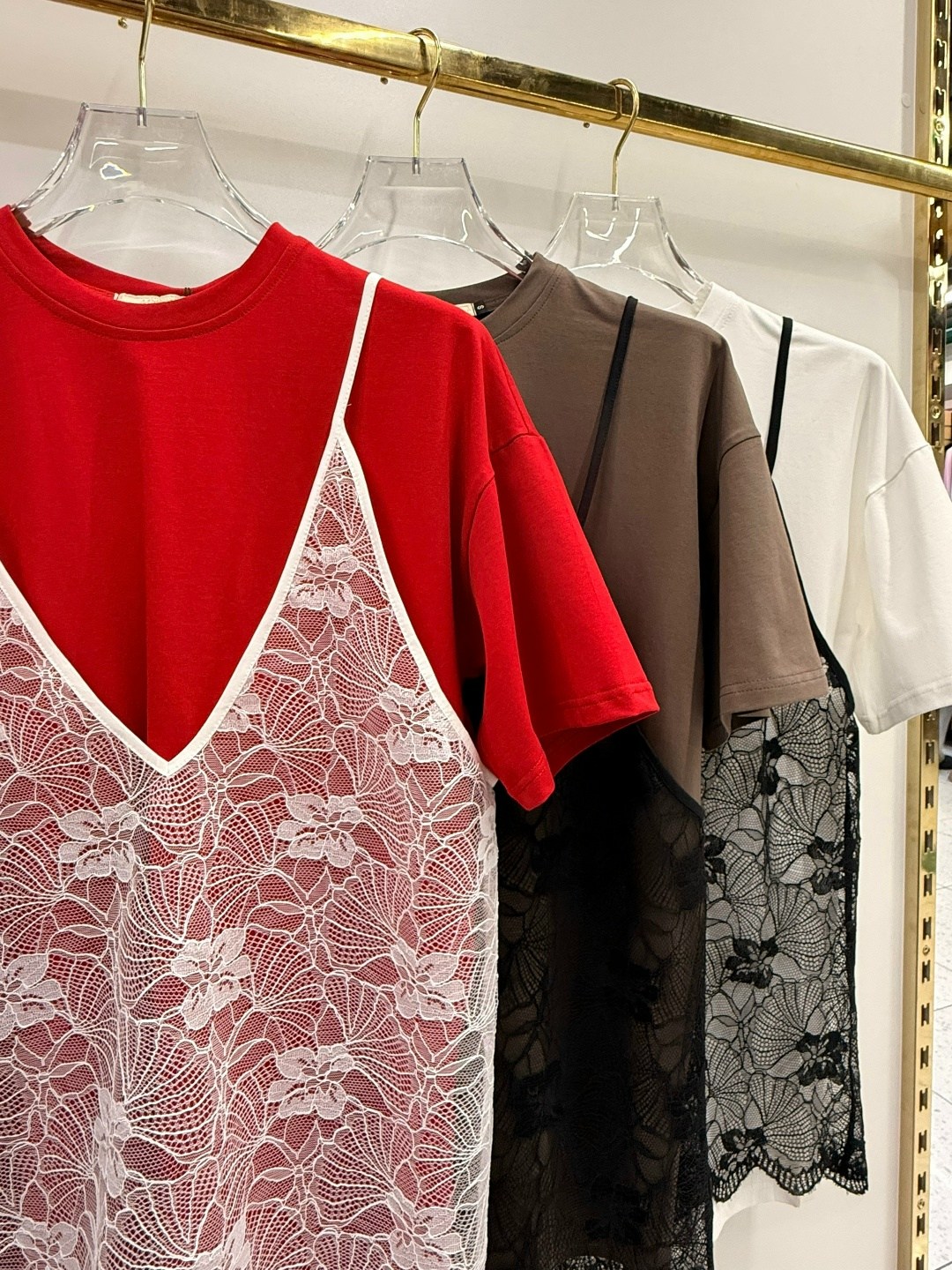 стильные наряды,бельевой стиль в одежде,платье в бельевом стиле,бельевой стиль,платье в бельевом стиле с рубашкой сверху