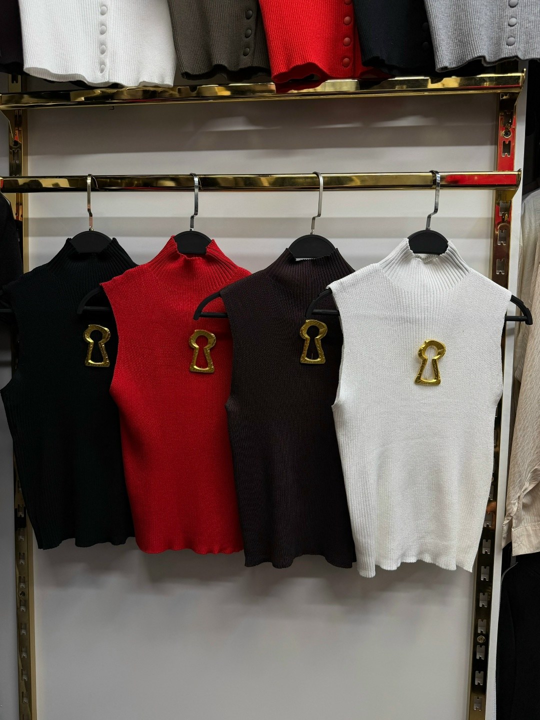 вязаные жилеты,трикотажный жилет,брендовые вещи,жилет женский,жилет