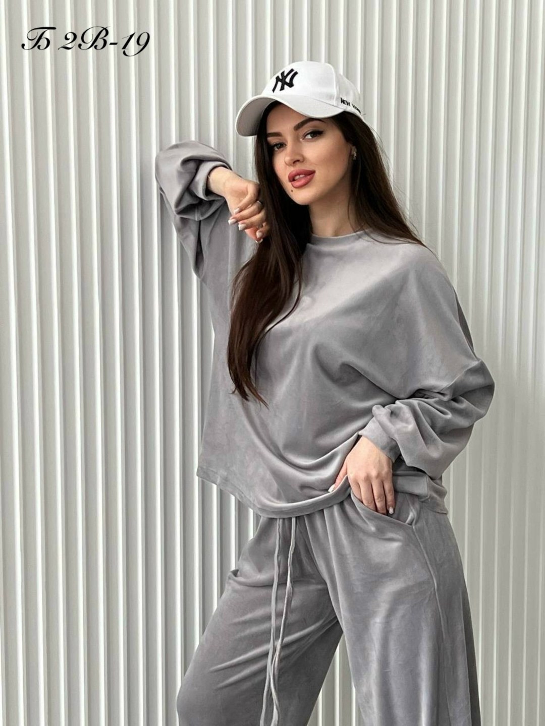 костюм велюровый серый с брюками capriz-d1800005954 чарлот,костюм велюровый серый с брюками iv-capriz,велюровый костюм,костюм велюровый серый с брюками capriz-d1800005954,костюм велюровый серый с брюк