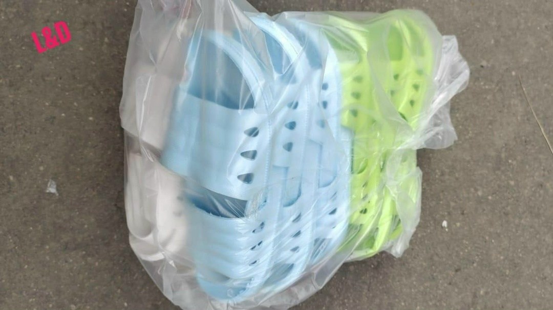 ,пластмассовые босоножки,пластиковые сандалии,пляжная , спортивная