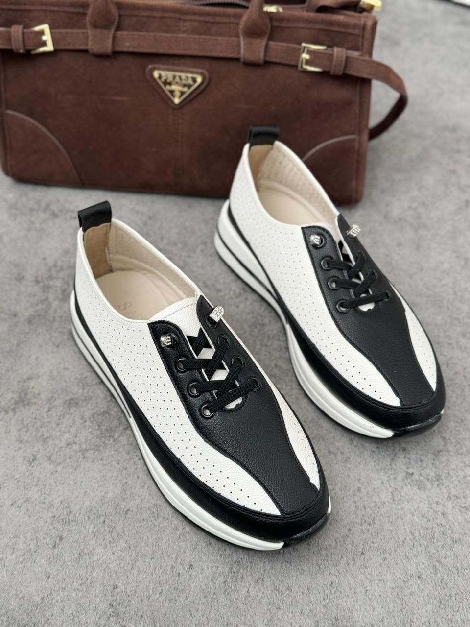 кроссовки женскиe,,женские кроссовки на шнуровке,классические кроссовки,кроссовки летние женские