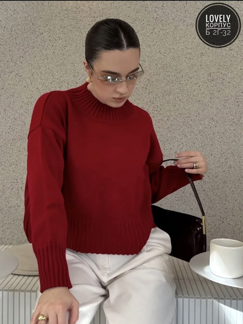 трикотажный свитер оверсайз,вязаный свитер оверсайз,свитер укороченный оверсайз тонкий вязаный,свитер укороченный оверсайз тонкий вязаный цвет красный алый,свитер бордовый оверсайз вязаный укороченный