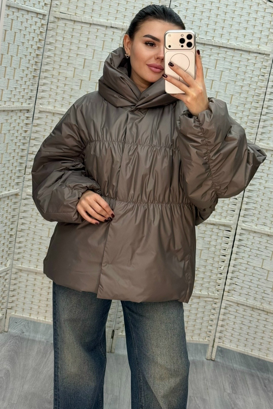 куртка стеганая оверсайз с капюшоном okxana utova brand,женская куртка оверсайз 27883 (коричневый),куртка оверсайз,куртка оверсайз демисезонная,демисезонная куртка