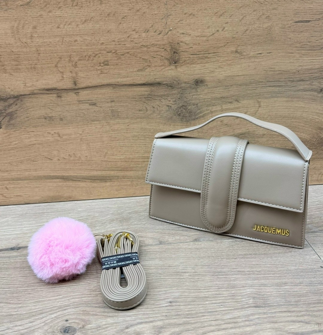 белая сумка,белая сумочка,сумочка модная,сумка jacquemus le bambino,jacquemus сумка le grand bambino белая