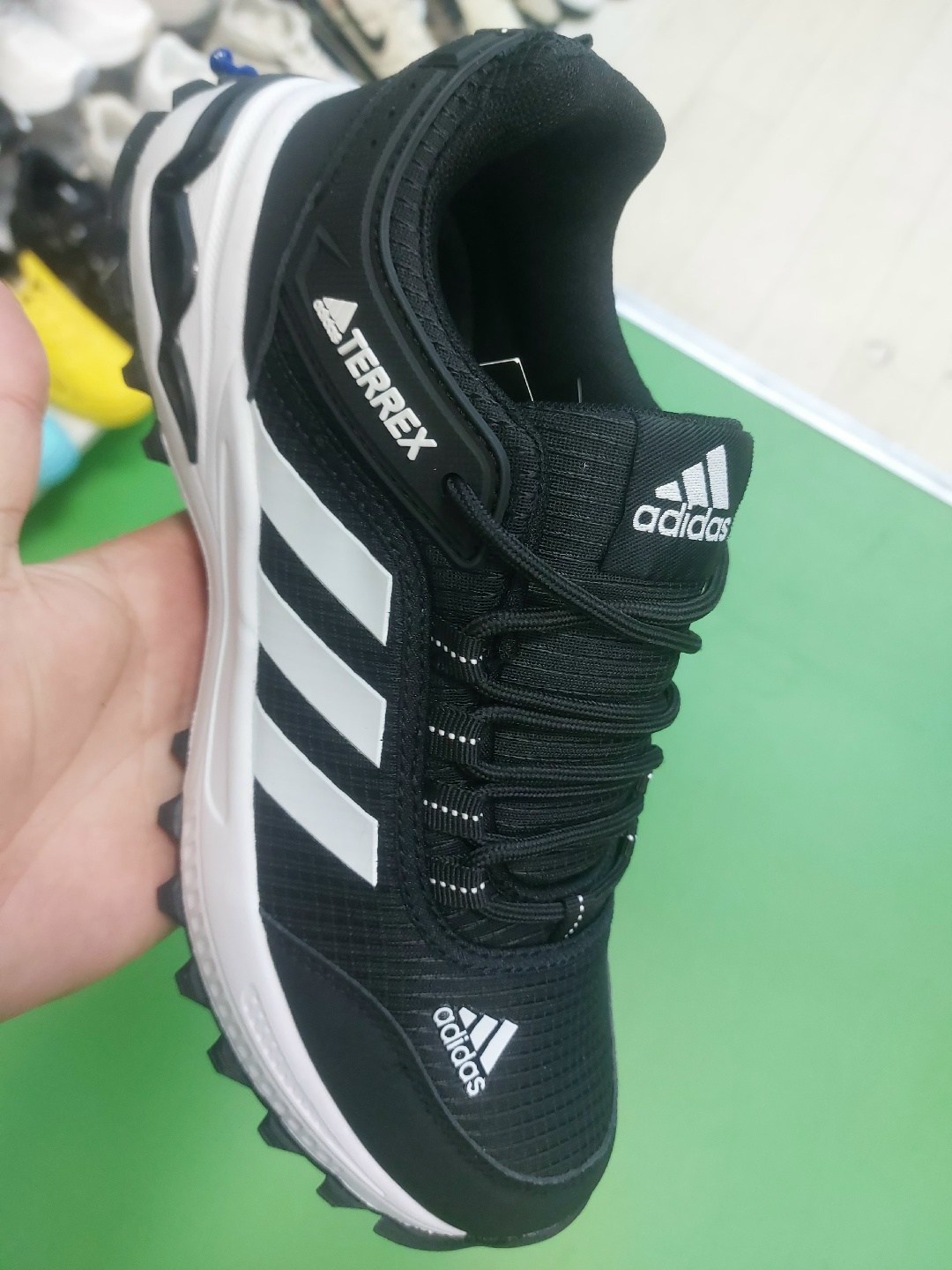 кроссовки адидас мужские новая коллекция 2026,кроссовки adidas,кроссовки мужские adidas,кроссовки адидас климапруф,кроссовки адидас zx 750 мужские