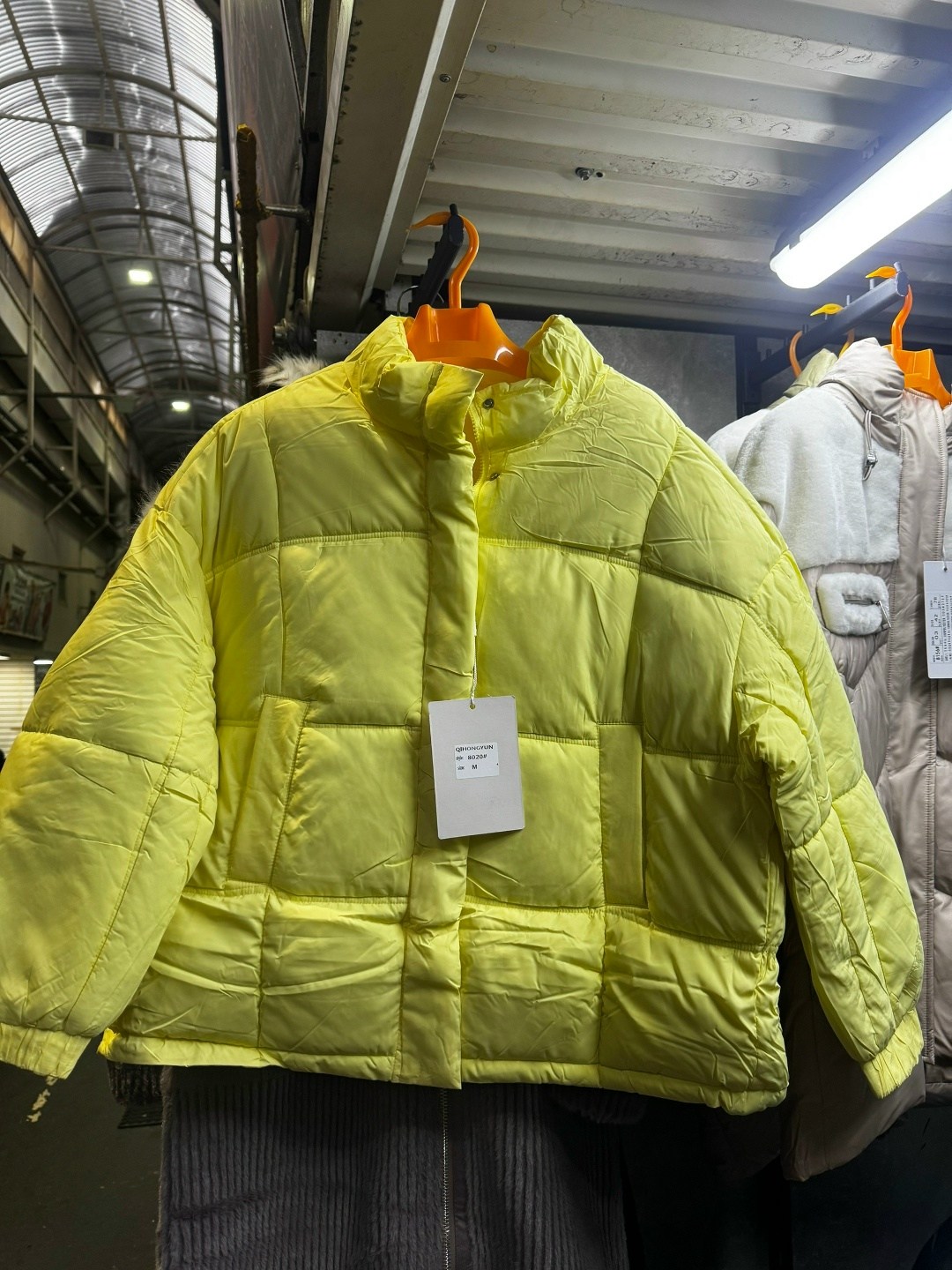 куртка женская,куртка,женский пуховик,куртки женские демисезонные лимонного цвета,пуховая куртка