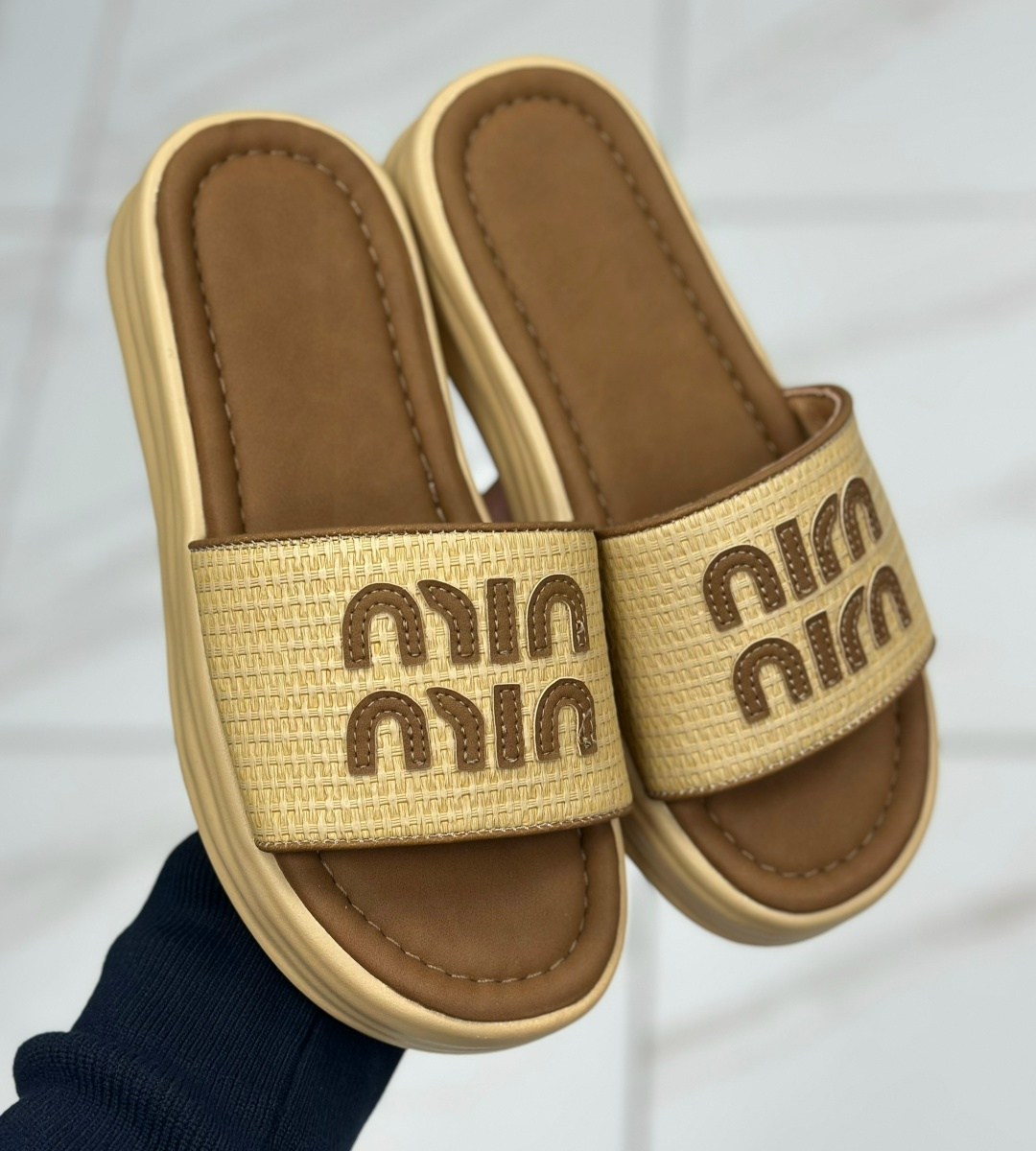 шлепанцы женские кристиан диор,шлепанцы christian dior,шлепанцы кристиан диор,женские шлепанцы,шлепки диор