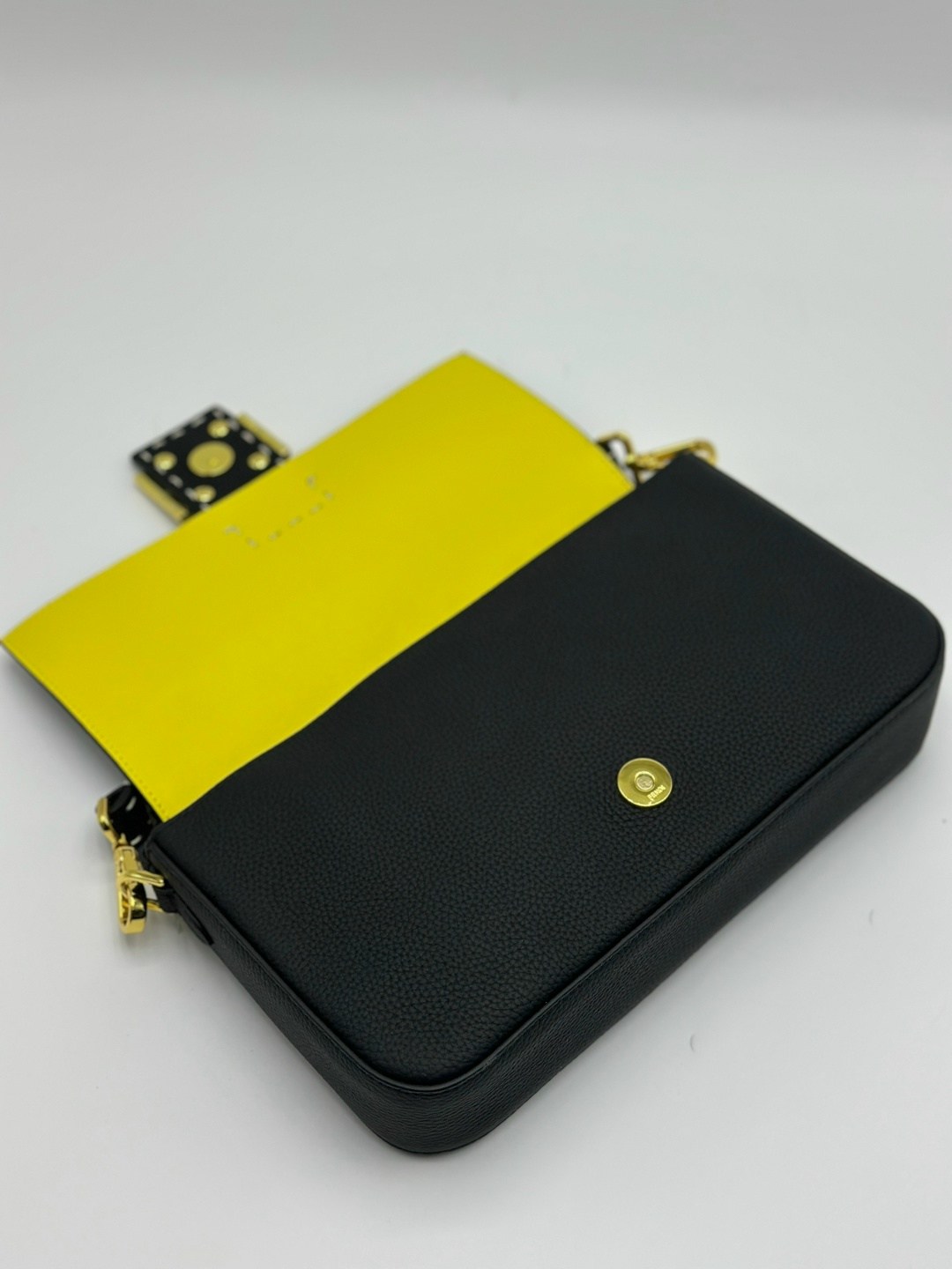 fendi сумка,женская сумка fendi,fendi сумка на плечо,фенди сумка,фенди сумка цум