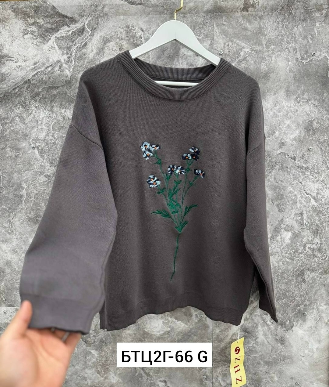 женская кофта,повседневный свитшот,женский свитшот с вышивкой,вышивка на свитшоте,свитшот с вышивкой