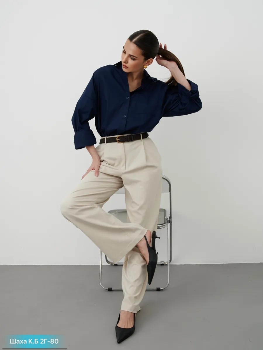 мода стиль,голубая рубашка оверсайз офисная,модные брюки,голубая рубашка оверсайз