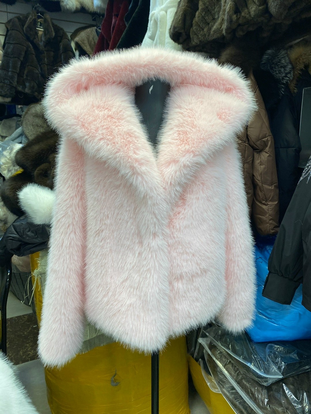 розовая шуба,зимняя мода,розовая шубка,женская шуба,розовая шуба из искусственного меха