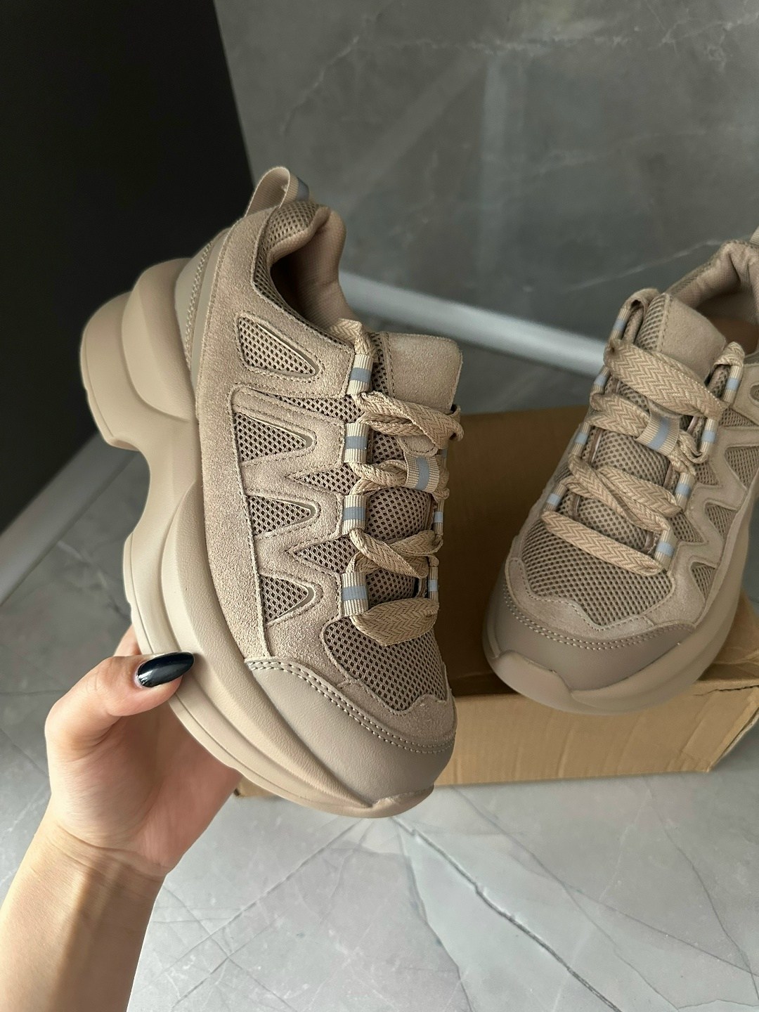 ,женские кроссовки,массивные кроссовки женские,кроссовки модные,повседневные кроссовки