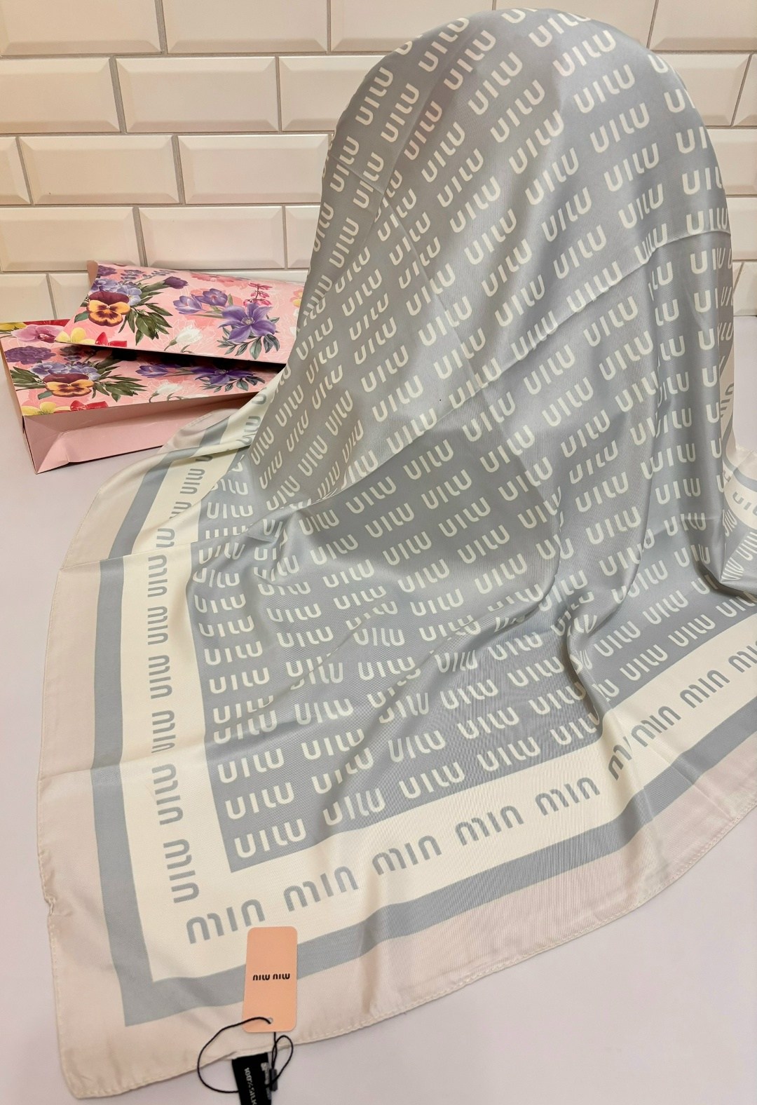 брендовый платок,шелковые платки,женские платки,шарф женские,платки шарф