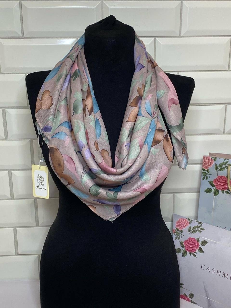 женские платки,платок женский с рисунком,платки шелковые,платка,платок тонкий женский