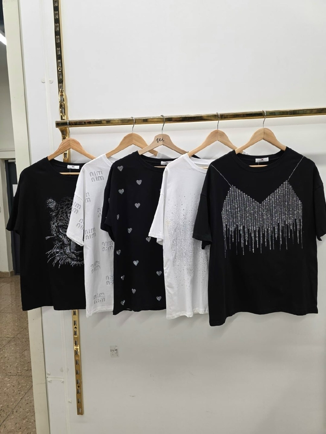 женская футболка,футболки модные,футболка оверсайз со стразам,футболки белые,летние футболки