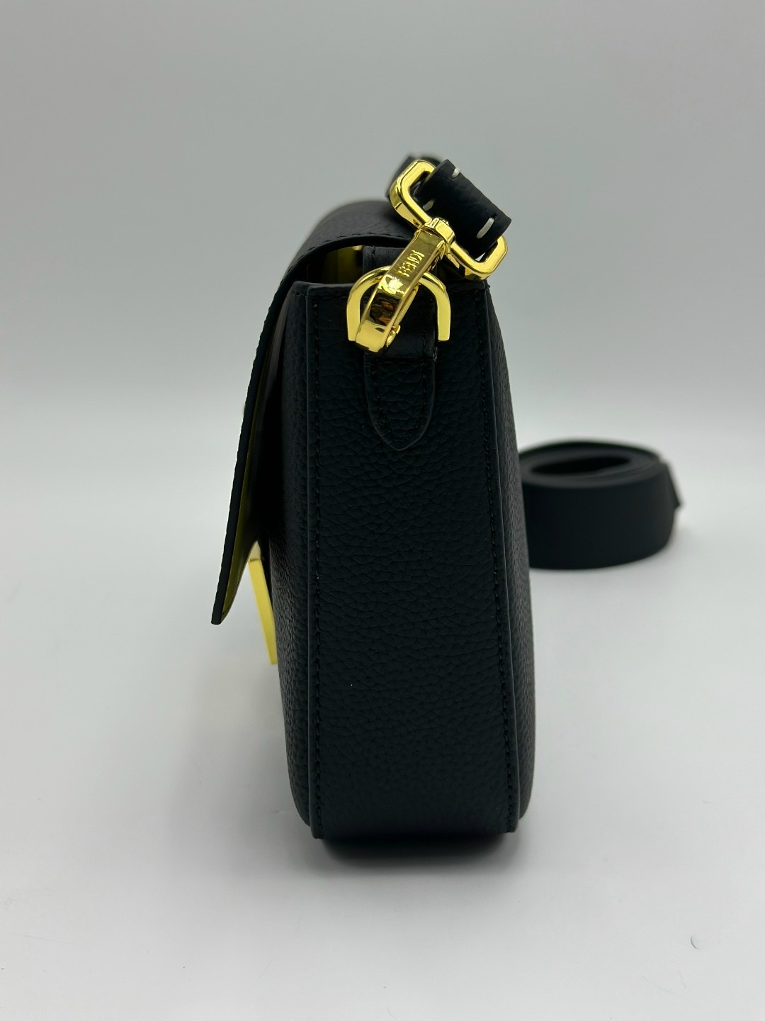 fendi сумка,женская сумка fendi,fendi сумка на плечо,фенди сумка,фенди сумка цум