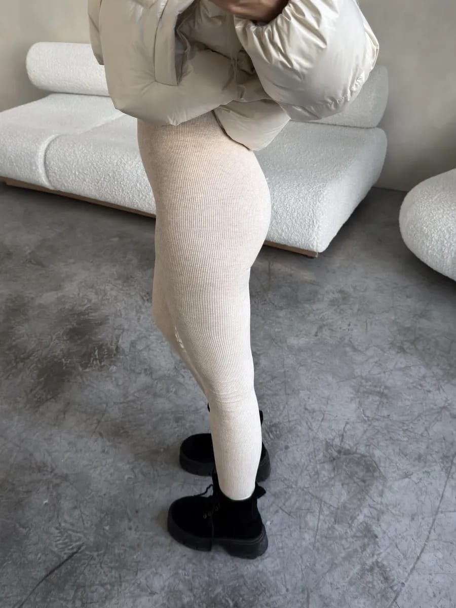 женская модная куртка,белые куртки,бежевый пуховик,куртка пуховик,зимний стиль одежды