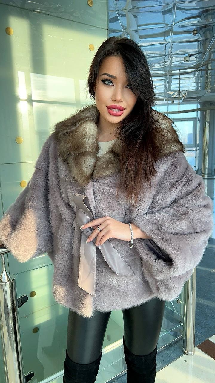 шуба норковая,норковая шуба летучая мышь с капюшоном из куницы,женская шуба из меха норки с капюшоном из меха куницы,норковое пончо шуба с капюшоном из меха куницы,норковая шуба с капюшоном из куницы