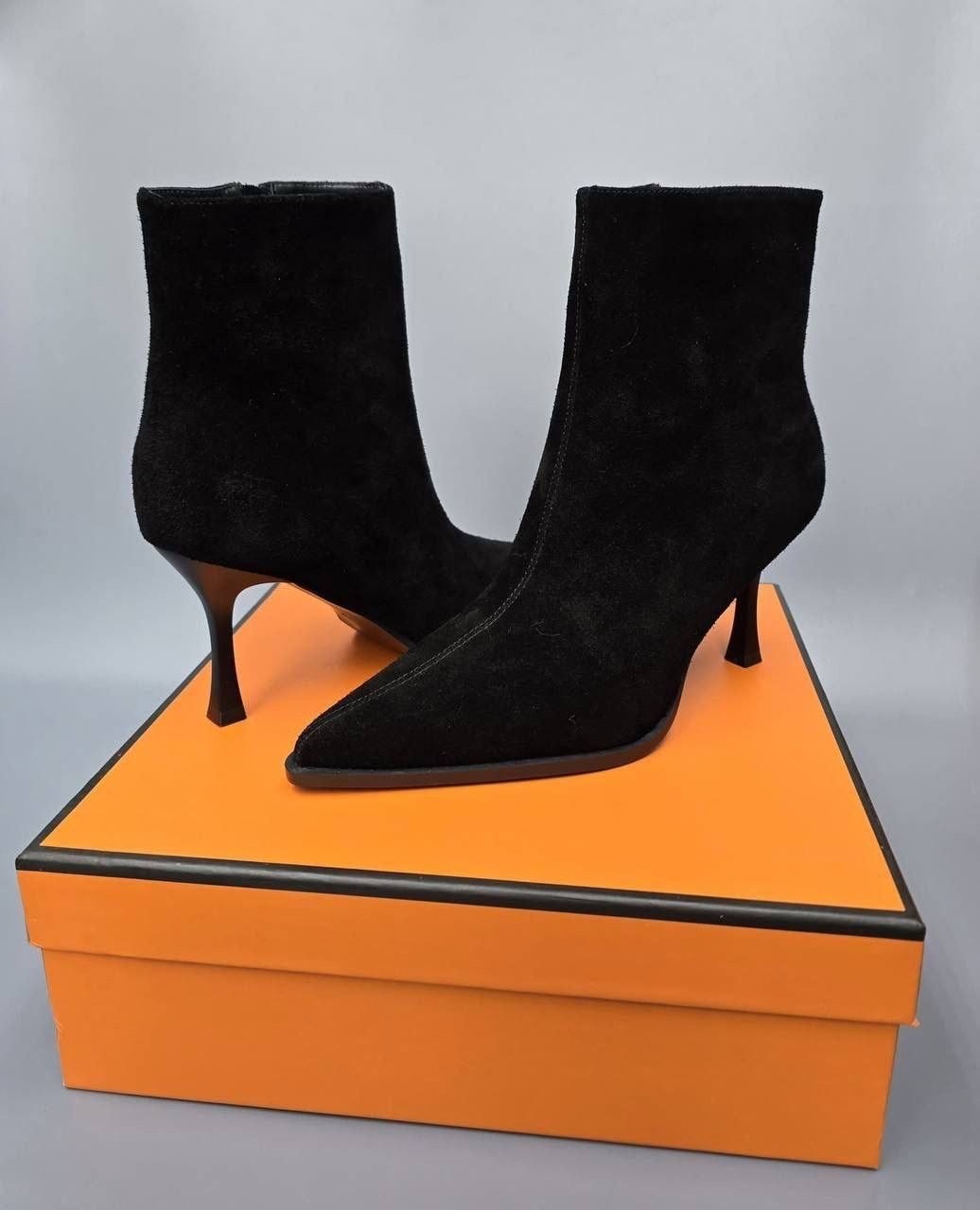 ботильоны gianvito rossi замшевые на каблуке,замшевые ботильоны,женские ботильоны из натуральной замши на высоком тонком каблуке,ботильоны женские,модные ботильоны