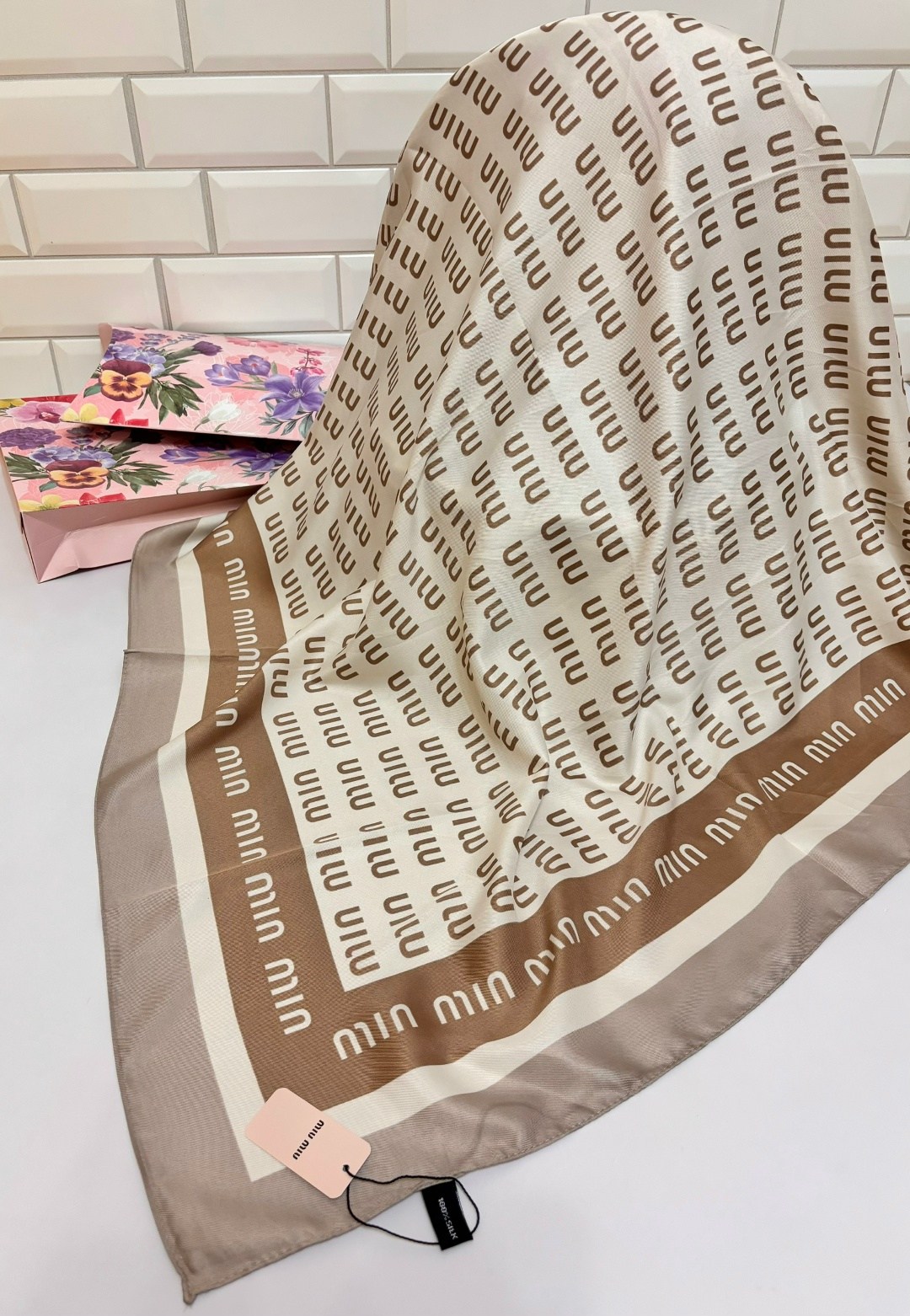 брендовый платок,шелковые платки,женские платки,шарф женские,платки шарф