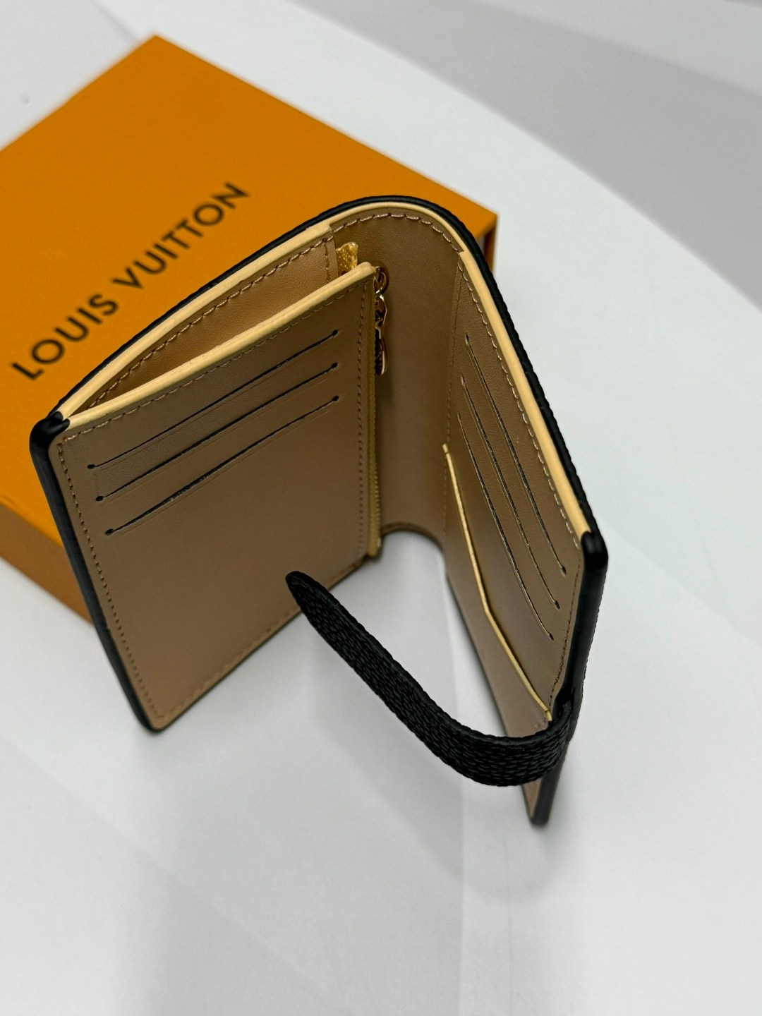 обложка на паспорт louis vuitton,картхолдер louis vuitton,louis vuitton кошельки,кошелёк луи виттон мужской,кошелек луи виттон