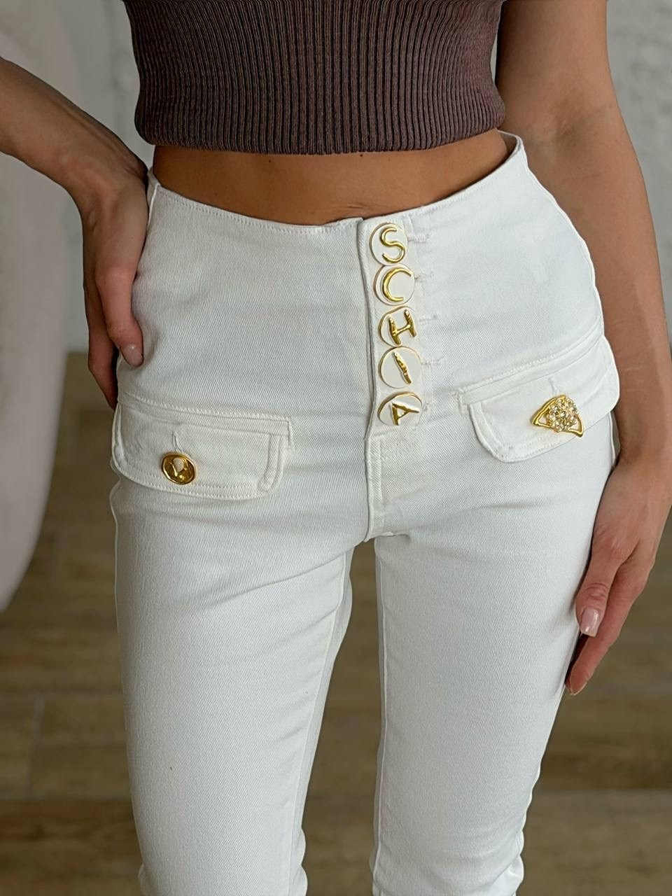 стильные костюмы,джинсы белые,мода стиль