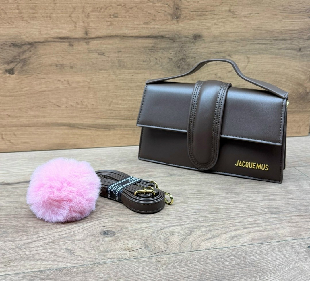 белая сумка,белая сумочка,сумочка модная,сумка jacquemus le bambino,jacquemus сумка le grand bambino белая